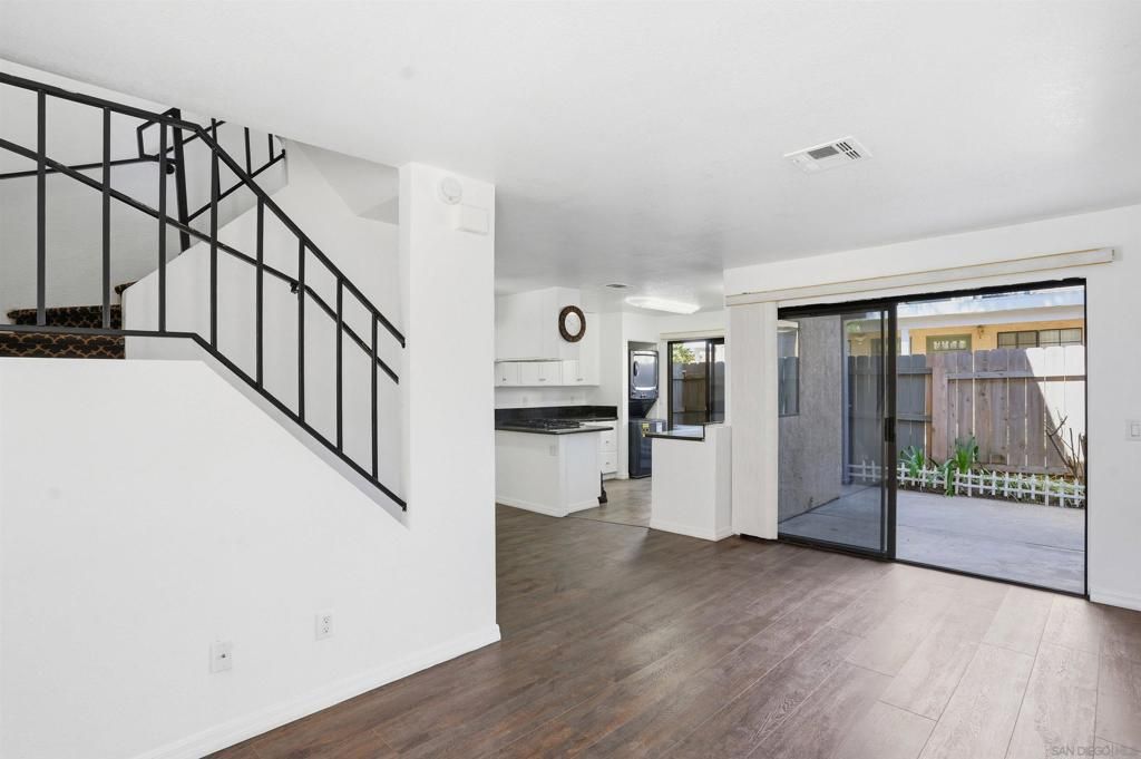 Image 3 of property listing at 1225 N Broadway 21, Escondido, CA 92026