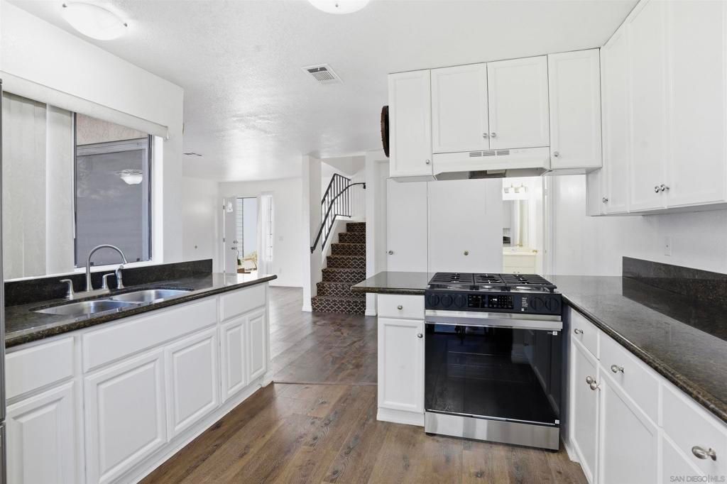 Image 6 of property listing at 1225 N Broadway 21, Escondido, CA 92026