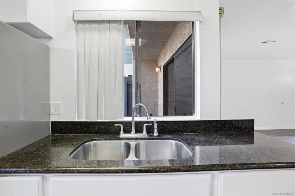 Image 7 of property listing at 1225 N Broadway 21, Escondido, CA 92026