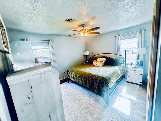 1029 Vine Drive, Angleton, TX 77515