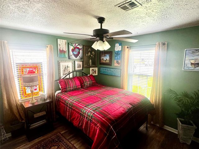 1029 Vine Drive, Angleton, TX 77515