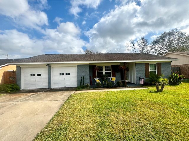 1029 Vine Drive, Angleton, TX 77515