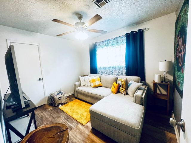 1029 Vine Drive, Angleton, TX 77515