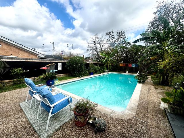 1029 Vine Drive, Angleton, TX 77515