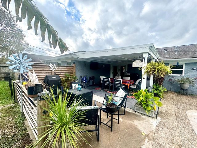 1029 Vine Drive, Angleton, TX 77515