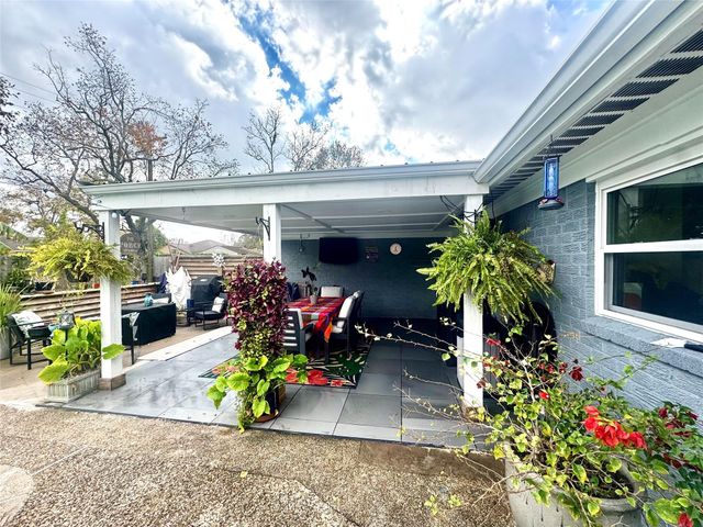 1029 Vine Drive, Angleton, TX 77515