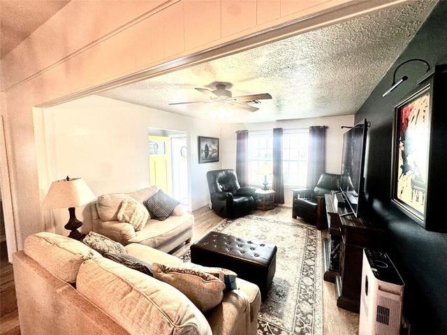 1029 Vine Drive, Angleton, TX 77515