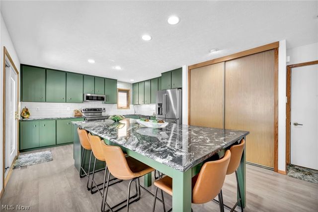 8672 Gatewood Drive, North Ridgeville, OH 44039