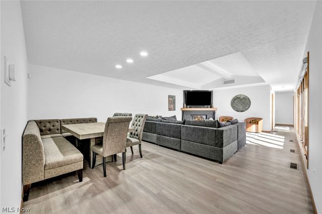 8672 Gatewood Drive, North Ridgeville, OH 44039