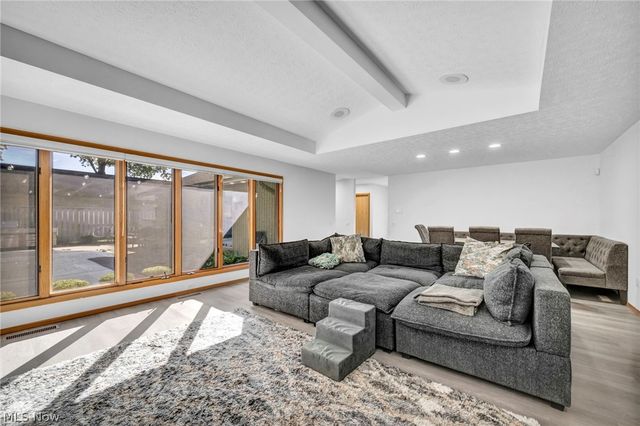 8672 Gatewood Drive, North Ridgeville, OH 44039