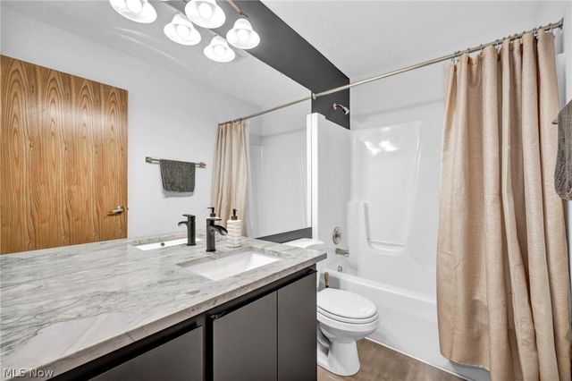 8672 Gatewood Drive, North Ridgeville, OH 44039