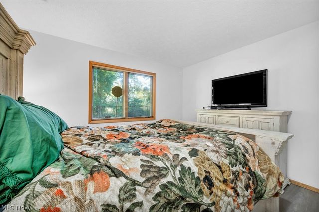 8672 Gatewood Drive, North Ridgeville, OH 44039