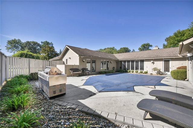 8672 Gatewood Drive, North Ridgeville, OH 44039