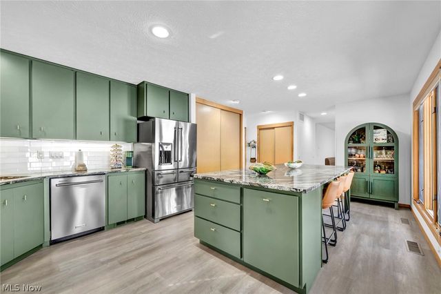 8672 Gatewood Drive, North Ridgeville, OH 44039