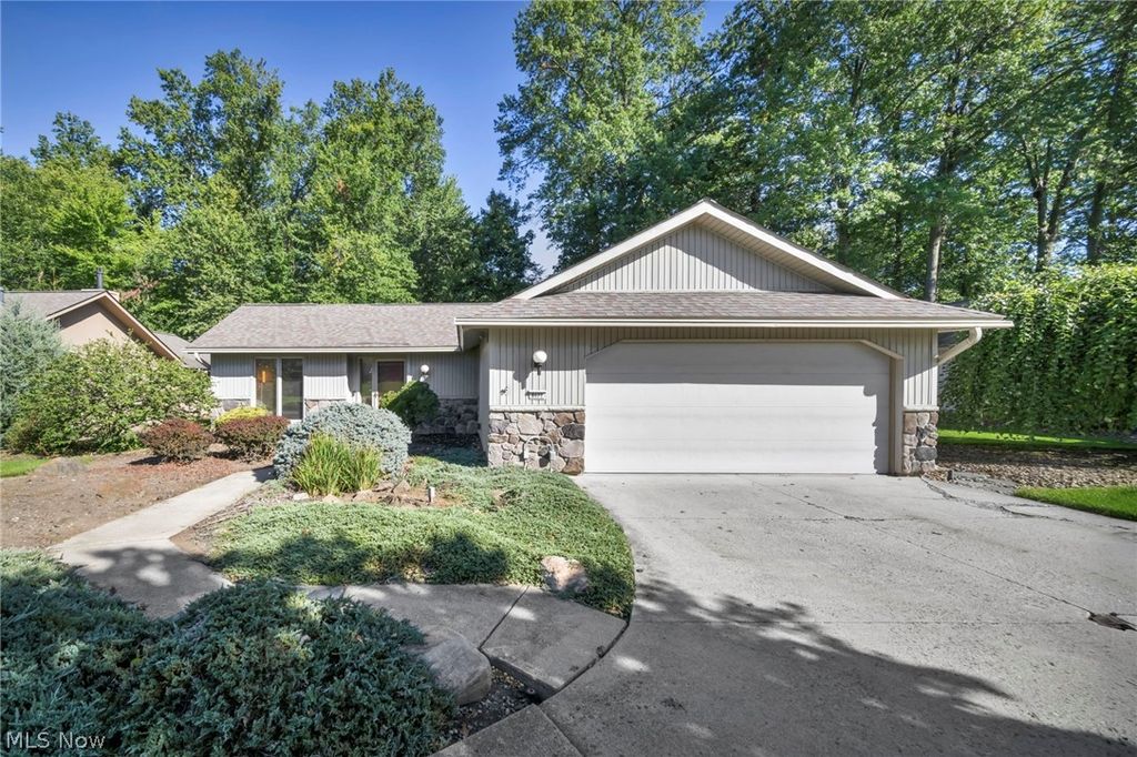 8672 Gatewood Drive, North Ridgeville, OH 44039
