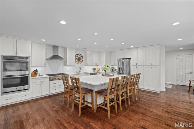 726 Candlelight Lane, Olivette, MO 63132