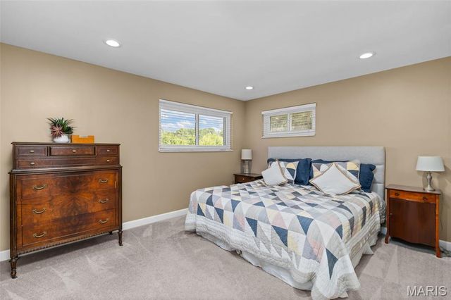 726 Candlelight Lane, Olivette, MO 63132