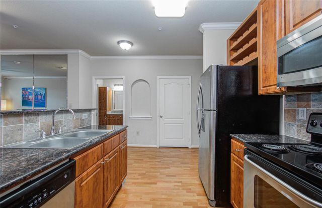 1711 Old Spanish Trail 127, Houston, TX 77054