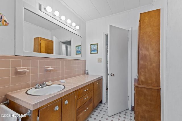 272 Highway 101, Beaufort, NC 28516