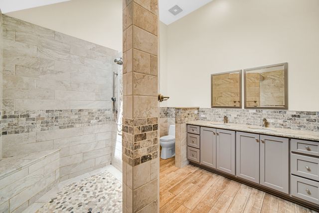 17123 Pointe Drive, Orland Park, IL 60467