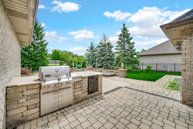 17123 Pointe Drive, Orland Park, IL 60467