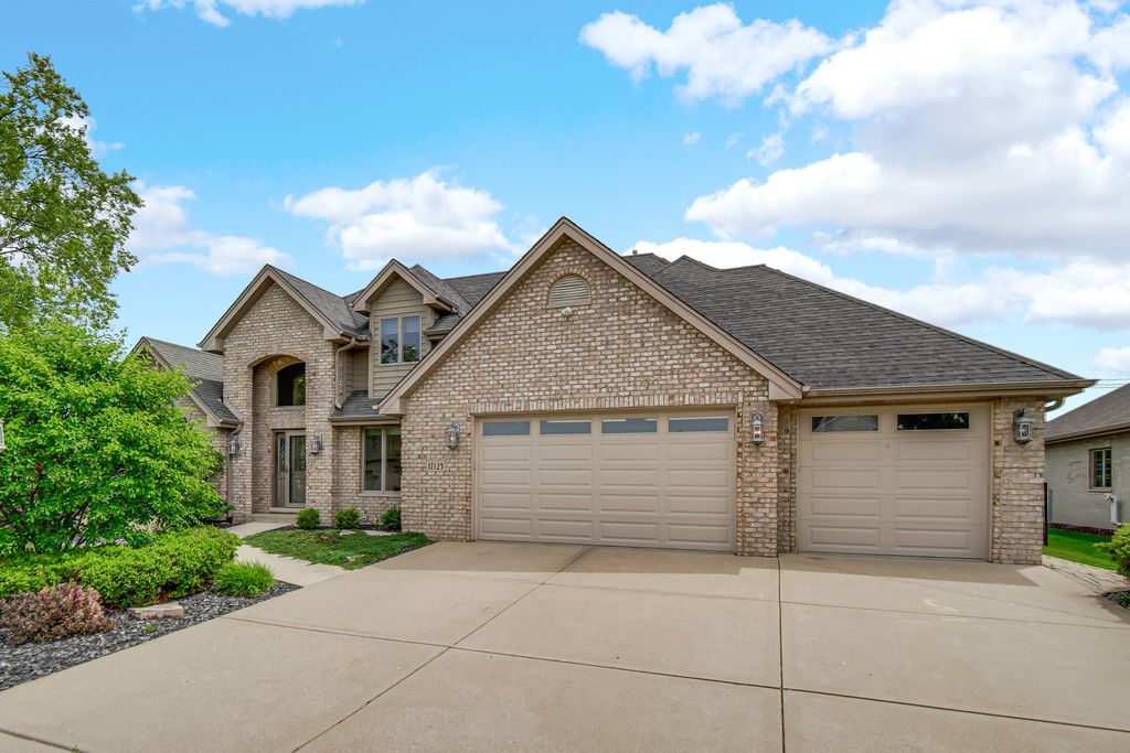 17123 Pointe Drive, Orland Park, IL 60467