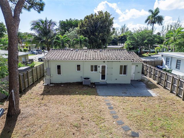 235 NE 21st St, Wilton Manors, FL 33305