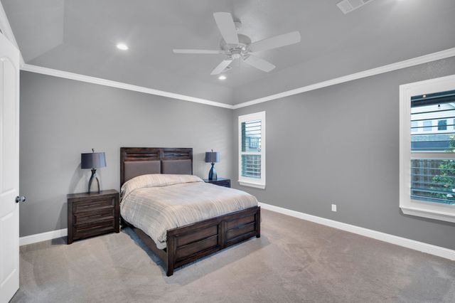 613 Autumn Run Drive, Midlothian, TX 76065