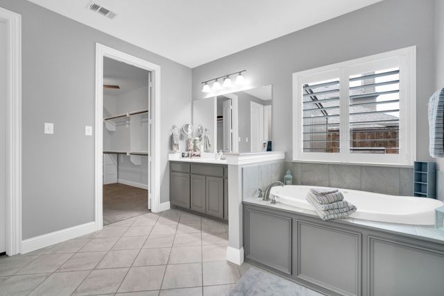 613 Autumn Run Drive, Midlothian, TX 76065