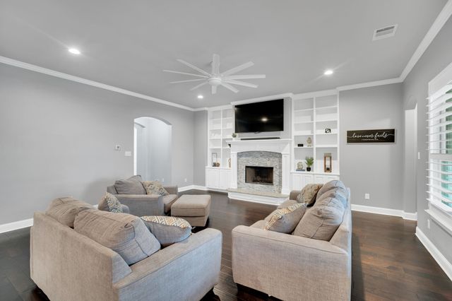 613 Autumn Run Drive, Midlothian, TX 76065