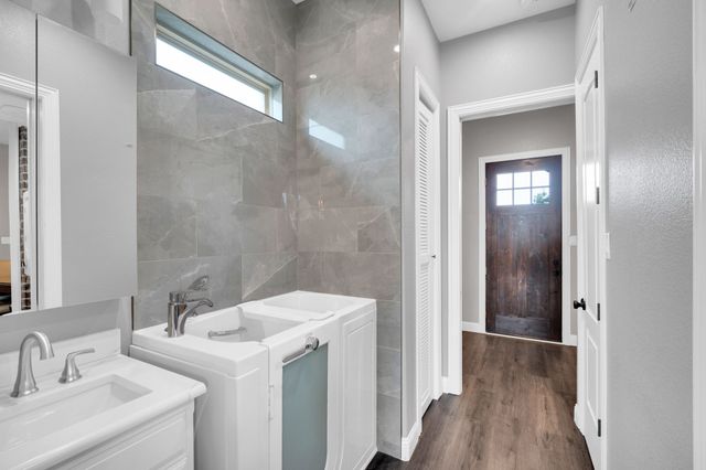 613 Autumn Run Drive, Midlothian, TX 76065