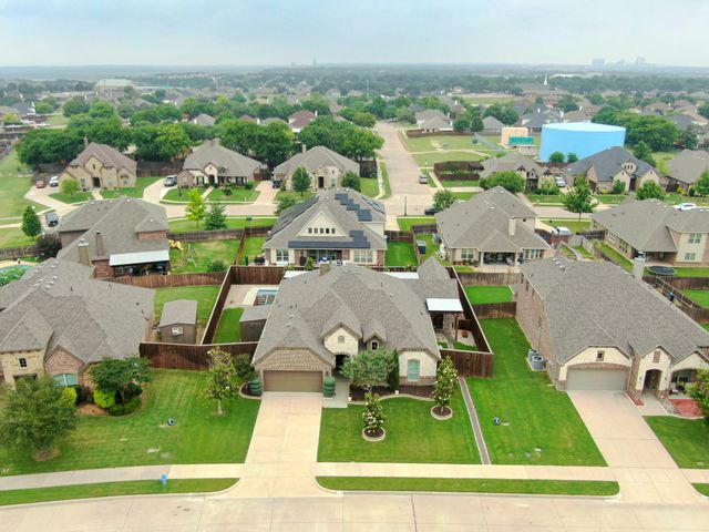 613 Autumn Run Drive, Midlothian, TX 76065