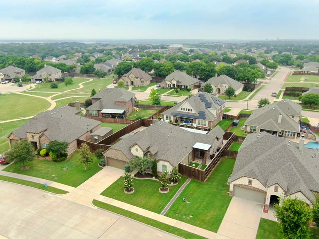 613 Autumn Run Drive, Midlothian, TX 76065