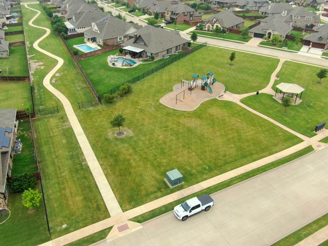 613 Autumn Run Drive, Midlothian, TX 76065