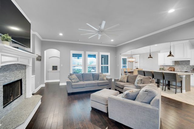 613 Autumn Run Drive, Midlothian, TX 76065