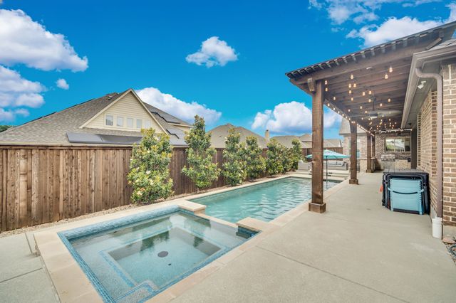 613 Autumn Run Drive, Midlothian, TX 76065