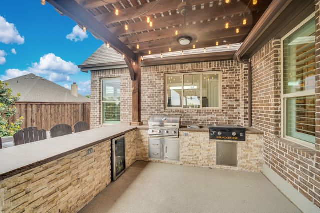 613 Autumn Run Drive, Midlothian, TX 76065