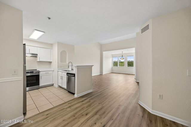 8550 TOUCHTON Road 2033, Jacksonville, FL 32216