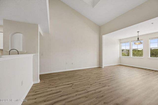 8550 TOUCHTON Road 2033, Jacksonville, FL 32216