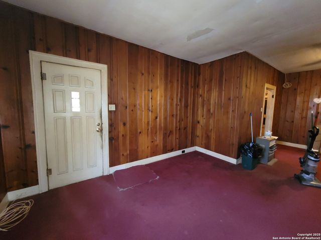 256 W Villaret, San Antonio, TX 78221