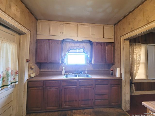 256 W Villaret, San Antonio, TX 78221