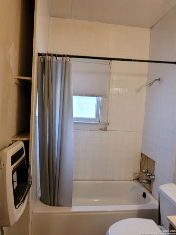 256 W Villaret, San Antonio, TX 78221