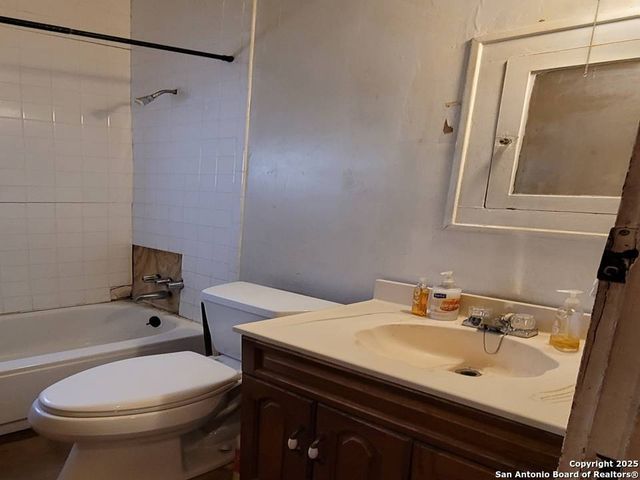 256 W Villaret, San Antonio, TX 78221
