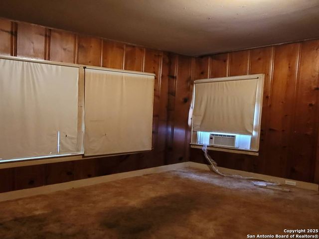256 W Villaret, San Antonio, TX 78221