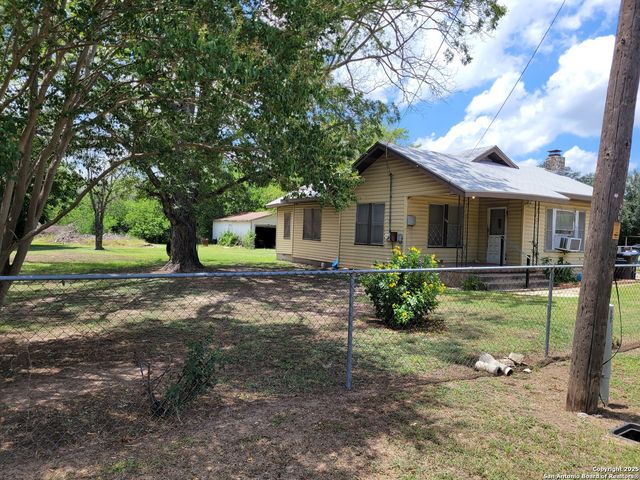 256 W Villaret, San Antonio, TX 78221
