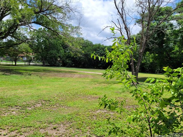 256 W Villaret, San Antonio, TX 78221