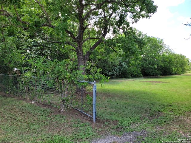 256 W Villaret, San Antonio, TX 78221
