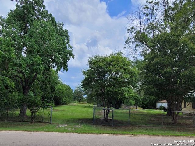 256 W Villaret, San Antonio, TX 78221