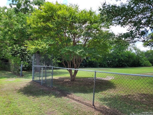 256 W Villaret, San Antonio, TX 78221