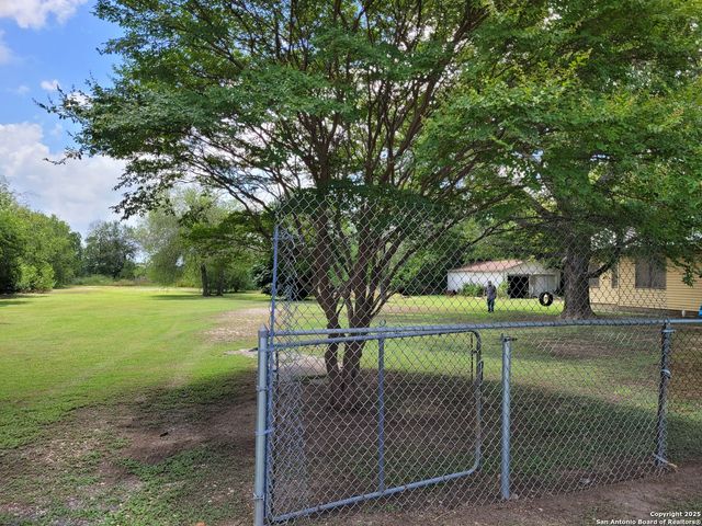 256 W Villaret, San Antonio, TX 78221